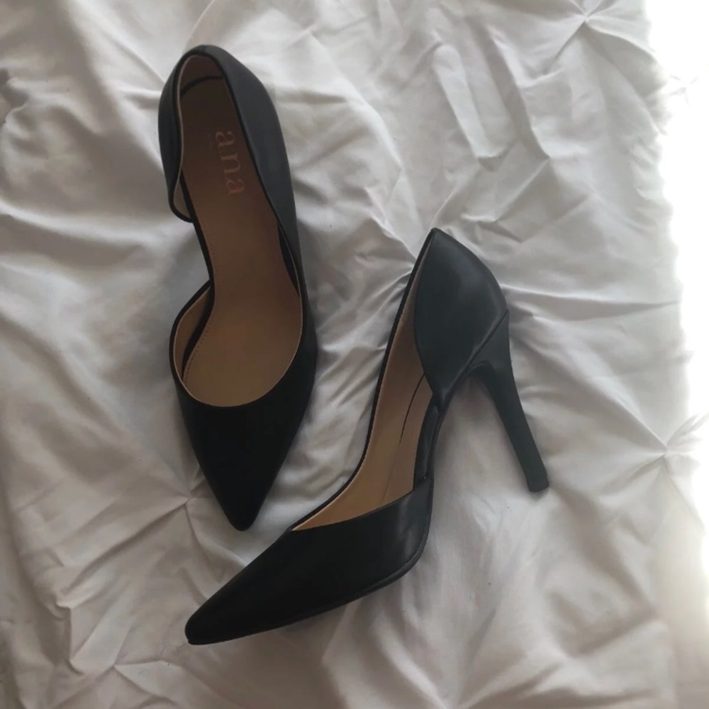 Black Pumps Size 7